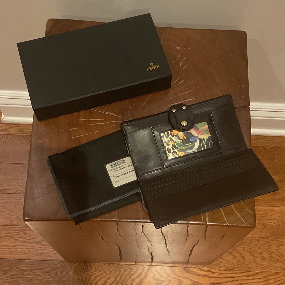 Fendi Zucca Wallet Italy - Picture 6 of 11